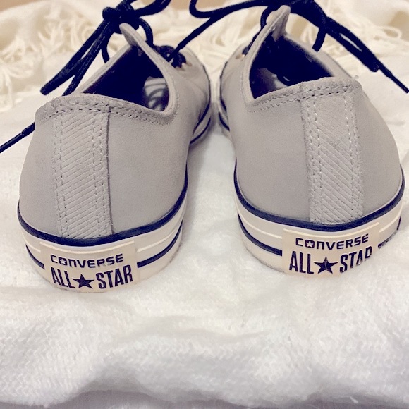 Converse Mens Size 8 / Women’s size 10 … great condition only worn a few times - Picture 2 of 5